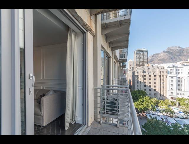 1 BEDROOM APARTMENT TO LET IN CAPE TOWN CITY CENTRE